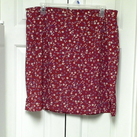 |SOLD| Red White Blue Floral Skirt with Side Slits - Picture 8 of 8